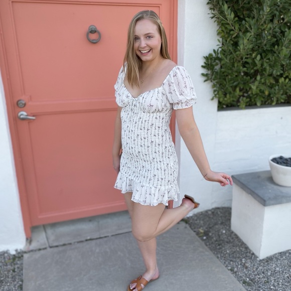 Petal and Pup floral smocked puff sleeved dress - Picture 3 of 4